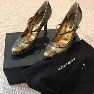 Dolce & Gabbana Gold Pumps